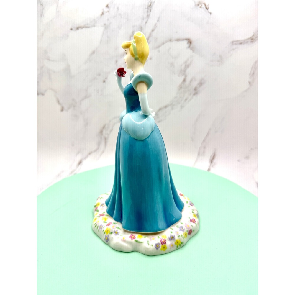 Royal Doulton Disney Cinderella 7" Tall Showcase Collection Hand Made Decorated - Picture 5 of 12